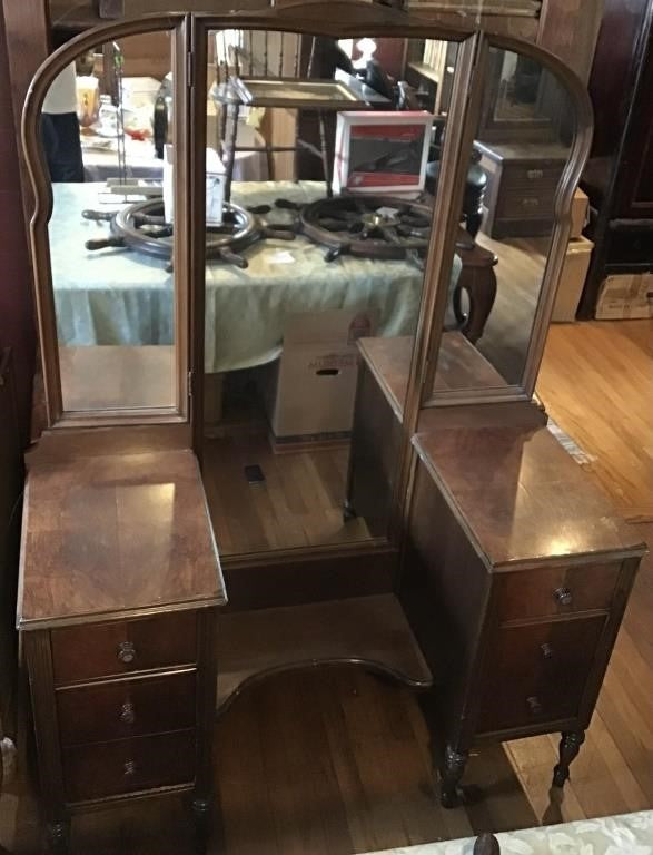 VINTAGE CAVALIER FURNITURE MIRRORED VANITY The Oaks of Montgomery Antiques VINTAGE CAVALIER FURNITURE MIRRORED VANITY The Oaks of Montgomery Antiques