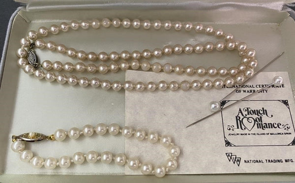 BEAUTIFUL VINTAGE A TOUCH OF ROMANCE FAUX PEARL NECKLACE & BRACELET SET