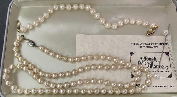 BEAUTIFUL VINTAGE A TOUCH OF ROMANCE FAUX PEARL NECKLACE & BRACELET SET