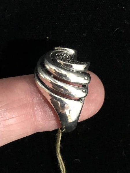 BEAUTIFUL .925 STERLING SILVER RING W/ LIGHT BLUE TOPAZ GEMSTONE (SIZE 7)