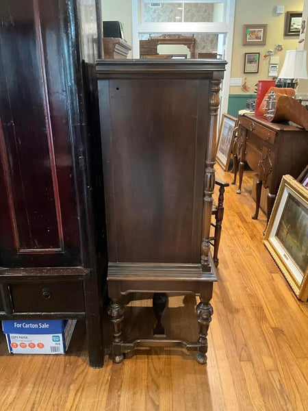 BEAUTIFUL ANTIQUE WOOD LADIES DRESSING CABINET