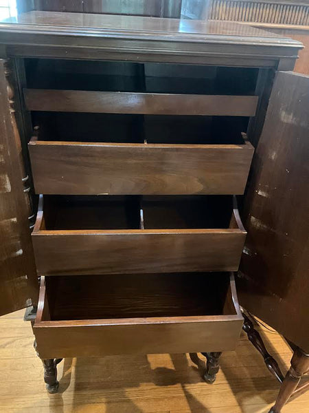 BEAUTIFUL ANTIQUE WOOD LADIES DRESSING CABINET