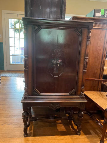 BEAUTIFUL ANTIQUE WOOD LADIES DRESSING CABINET